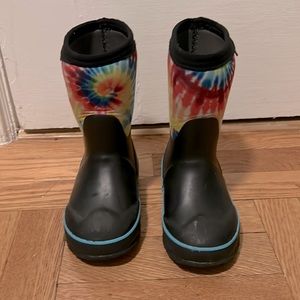 BOGS toddler size 9 snow / rain waterproof boots tie-dye